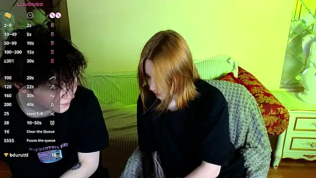 Snapshot of Tara_Lawson chatting on 10-11-25, 12:06 Tara Lawson online show from 10-11-25, 12:06