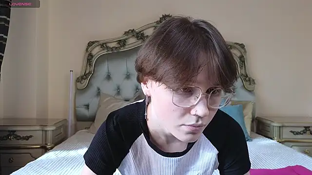 Snapshot of Tara_Lawson chatting on 03-23-25, 05:43 Tara Lawson online show from 03-23-25, 05:43
