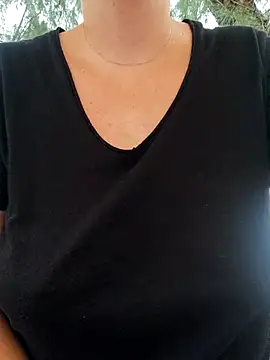 Snapshot of emiliemilf chatting on 10-21-25, 05:45 emiliemilf online show from 10-21-25, 05:45