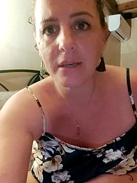 Snapshot of emiliemilf chatting on 04-26-26, 06:32 emiliemilf online show from 04-26-26, 06:32