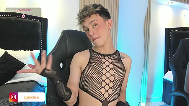 Snapshot of LiamWildx20 chatting on 05-19-26, 04:41 LiamWildx20 online show from 05-19-26, 04:41