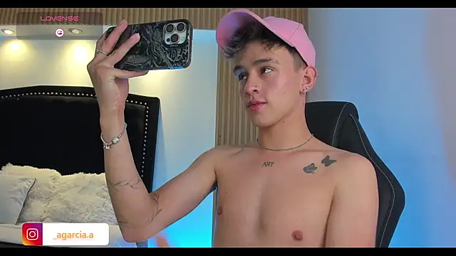 LiamWildx20 online show from 06-19-26, 05:13