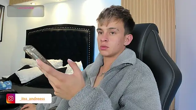 LiamWildx20 online show from 07-25-26, 04:31