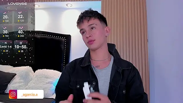 LiamWildx20 online show from 06-26-26, 04:51