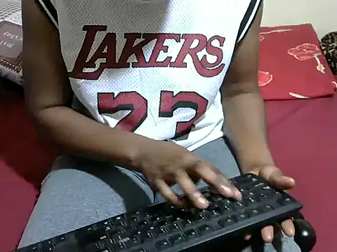 Snapshot of Creamy-Aisha chatting on 03-15-25, 12:56 Creamy-Aisha online show from 03-15-25, 12:56