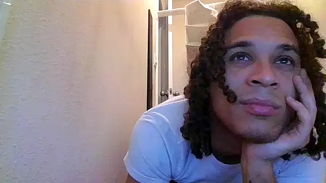 Snapshot of shurthingx chatting on 06-10-26, 11:22 shurthingx online show from 06-10-26, 11:22