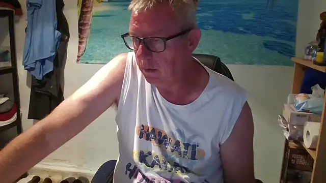 Snapshot of JamesBauer chatting on 06-05-26, 04:39 JamesBauer online show from 06-05-26, 04:39