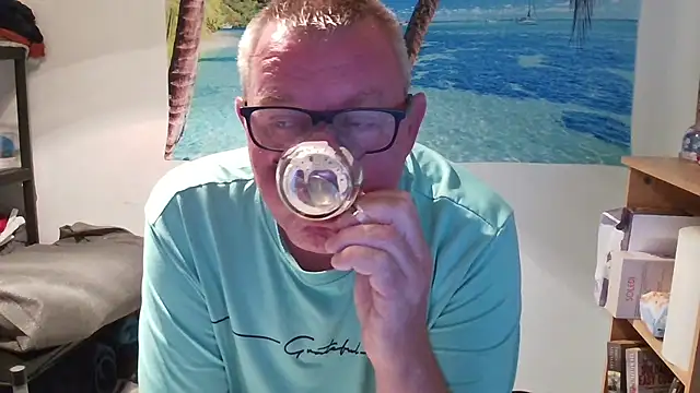 Snapshot of JamesBauer chatting on 05-15-26, 04:32 JamesBauer online show from 05-15-26, 04:32