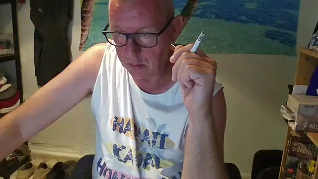 Snapshot of JamesBauer chatting on 06-10-26, 04:35 JamesBauer online show from 06-10-26, 04:35
