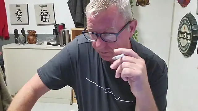 Snapshot of JamesBauer chatting on 04-19-26, 03:51 JamesBauer online show from 04-19-26, 03:51