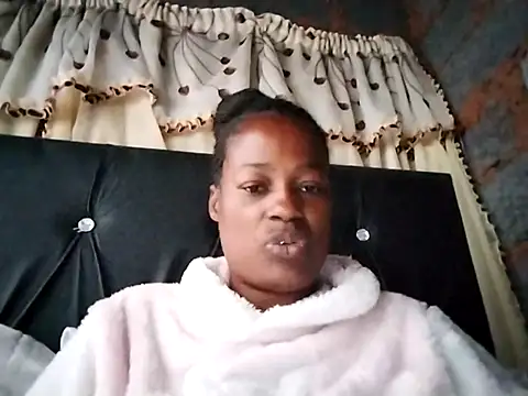 Snapshot of sexylira chatting on 05-19-26, 10:11 sexylira online show from 05-19-26, 10:11