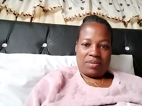 Snapshot of sexylira chatting on 05-11-26, 08:27 sexylira online show from 05-11-26, 08:27