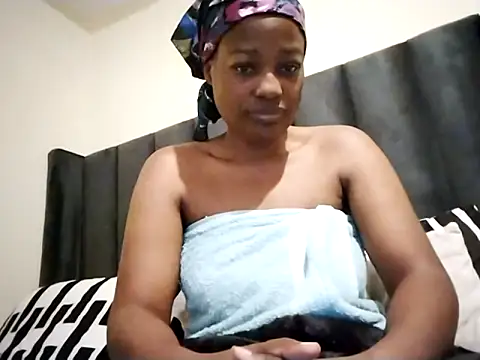 Snapshot of sexylira chatting on 06-15-26, 11:43 sexylira online show from 06-15-26, 11:43