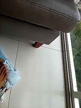 317894 online show from 12-21-25, 03:47