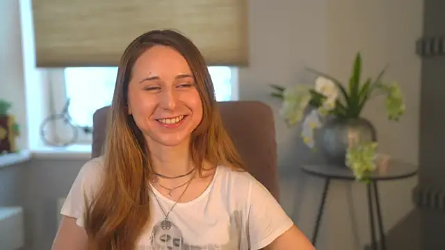 Snapshot of EsmeEsser chatting on 03-17-25, 03:47 EsmeEsser online show from 03-17-25, 03:47