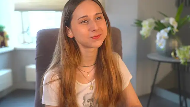 Snapshot of EsmeEsser chatting on 03-18-25, 04:07 EsmeEsser online show from 03-18-25, 04:07