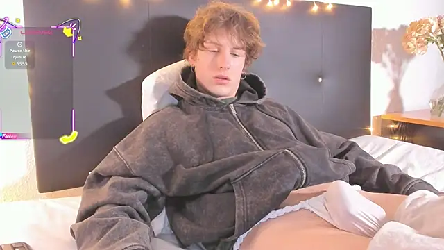 Snapshot of RobFavorite1 chatting on 01-08-26, 08:48 RobFavorite1 online show from 01-08-26, 08:48