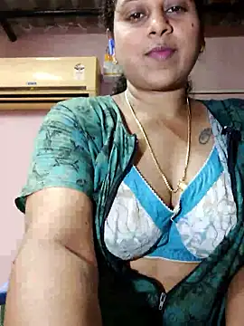 Snapshot of JENNIFERtamil chatting on 05-25-26, 08:02 JENNIFERtamil online show from 05-25-26, 08:02
