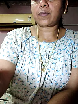 Snapshot of JENNIFERtamil chatting on 05-21-26, 01:19 JENNIFERtamil online show from 05-21-26, 01:19