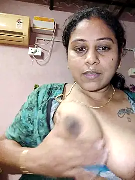 Snapshot of JENNIFERtamil chatting on 05-18-26, 07:57 JENNIFERtamil online show from 05-18-26, 07:57