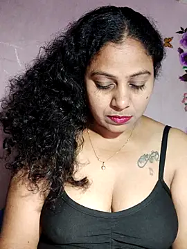Snapshot of JENNIFERtamil chatting on 05-23-26, 06:18 JENNIFERtamil online show from 05-23-26, 06:18