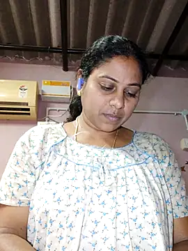 Snapshot of JENNIFERtamil chatting on 04-25-26, 07:55 JENNIFERtamil online show from 04-25-26, 07:55