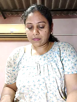 Snapshot of JENNIFERtamil chatting on 05-15-26, 07:50 JENNIFERtamil online show from 05-15-26, 07:50