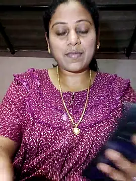 Snapshot of JENNIFERtamil chatting on 04-24-26, 07:32 JENNIFERtamil online show from 04-24-26, 07:32