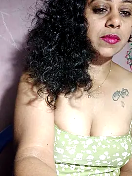 Snapshot of JENNIFERtamil chatting on 05-15-26, 08:29 JENNIFERtamil online show from 05-15-26, 08:29