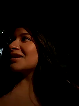 Snapshot of andrea_gomes_ chatting on 10-19-25, 08:17 andrea gomes online show from 10-19-25, 08:17