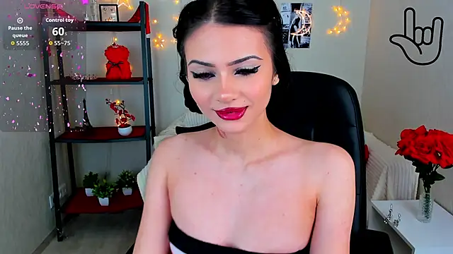 Snapshot of Kitti__ chatting on 06-10-26, 01:29 Kitti online show from 06-10-26, 01:29