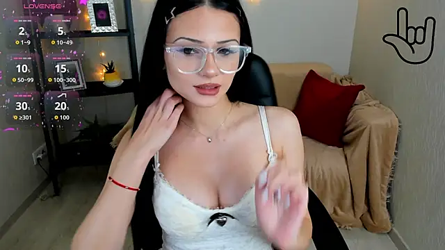 Kitti   online show from 10-15-25, 01:48