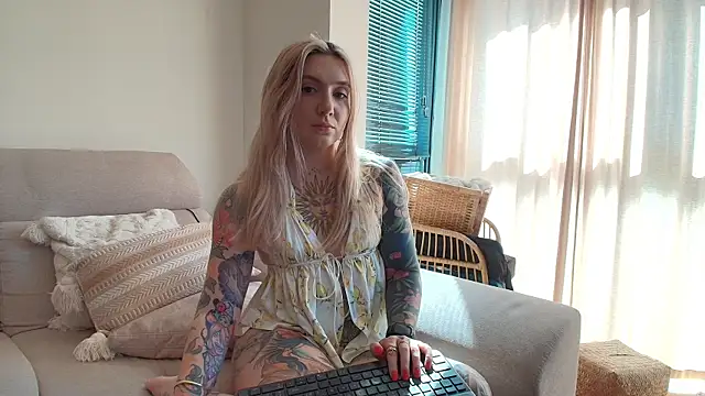 Snapshot of tattoobbgirl chatting on 04-28-26, 03:27 tattoobbgirl online show from 04-28-26, 03:27