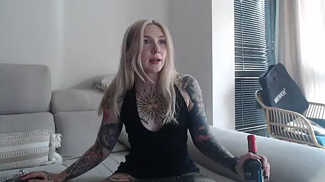 tattoobbgirl online show from 10-16-25, 03:31