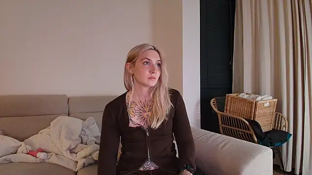 Snapshot of tattoobbgirl chatting on 04-15-26, 07:58 tattoobbgirl online show from 04-15-26, 07:58
