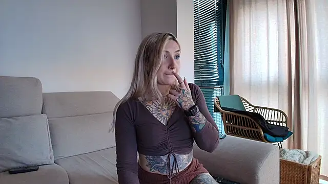 Snapshot of tattoobbgirl chatting on 01-16-26, 04:44 tattoobbgirl online show from 01-16-26, 04:44