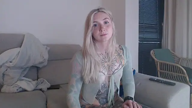 tattoobbgirl online show from 12-20-25, 04:32