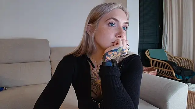 Snapshot of tattoobbgirl chatting on 01-31-26, 07:12 tattoobbgirl online show from 01-31-26, 07:12