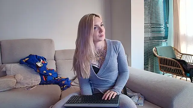 Snapshot of tattoobbgirl chatting on 03-03-26, 04:47 tattoobbgirl online show from 03-03-26, 04:47