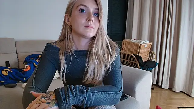 Snapshot of tattoobbgirl chatting on 04-18-26, 07:58 tattoobbgirl online show from 04-18-26, 07:58