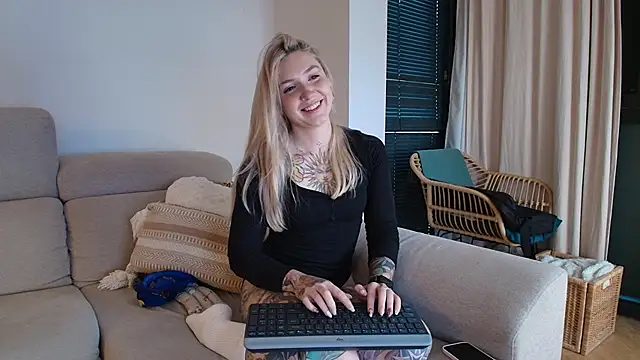 Snapshot of tattoobbgirl chatting on 03-06-26, 05:52 tattoobbgirl online show from 03-06-26, 05:52