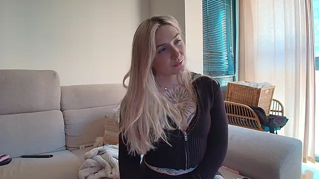 Snapshot of tattoobbgirl chatting on 03-16-26, 01:59 tattoobbgirl online show from 03-16-26, 01:59