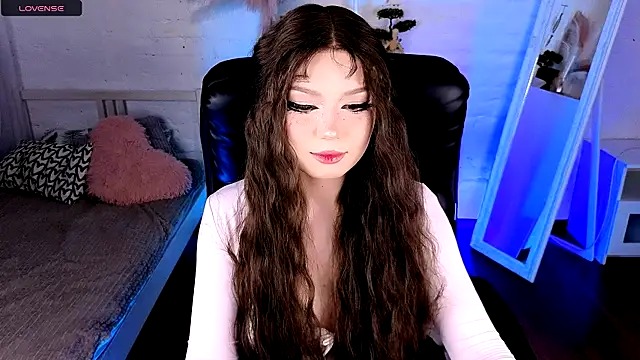 Snapshot of maddymystie chatting on 05-21-26, 02:03 maddymystie online show from 05-21-26, 02:03