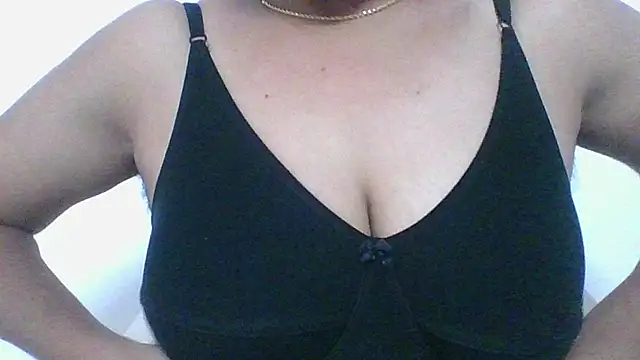 Snapshot of snehashreyatamil chatting on 06-05-26, 08:09 snehashreyatamil online show from 06-05-26, 08:09