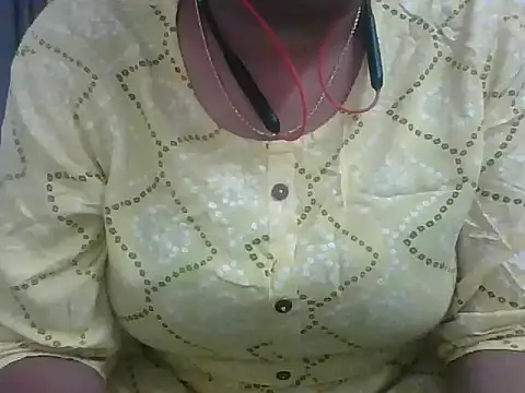 Snapshot of snehashreyatamil chatting on 03-13-26, 08:08 snehashreyatamil online show from 03-13-26, 08:08