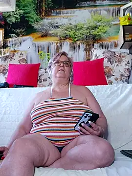 QueenPammy1 online show from 09-19-25, 10:52