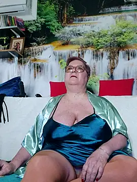 QueenPammy1 online show from 01-08-26, 07:47