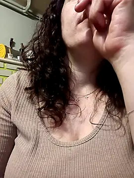 Snapshot of mimi19820 chatting on 09-20-25, 10:59 mimi19820 online show from 09-20-25, 10:59