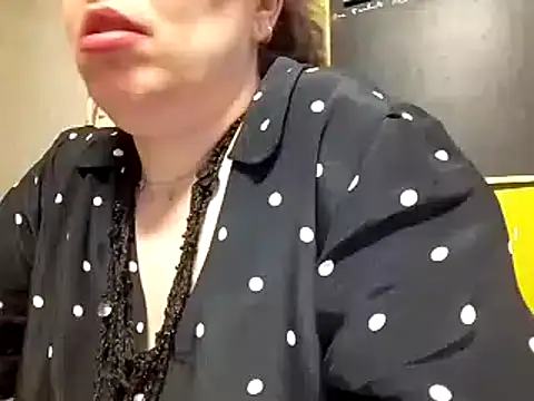 Snapshot of mimi19820 chatting on 03-08-26, 12:38 mimi19820 online show from 03-08-26, 12:38