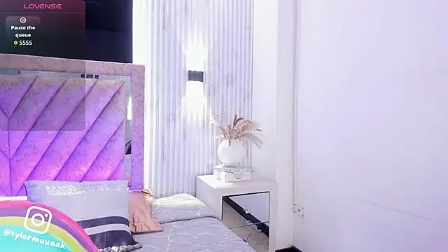 Taylor Harveey online show from 12-04-25, 08:41